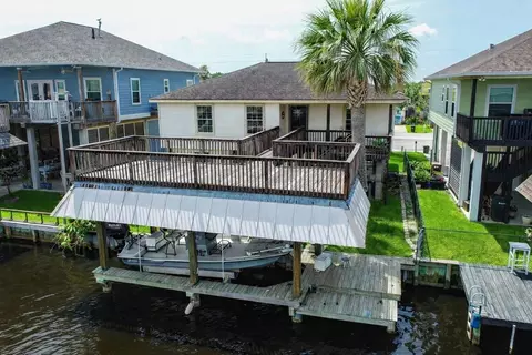 436 Pompano St, Bayou Vista, TX 77563