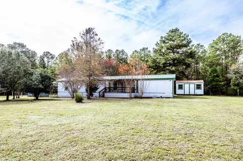 400 Marina Dr, Trinity, TX 75862