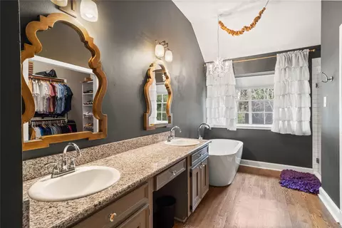 Bath - 36 Wind River Dr, Conroe, TX 77384 photo 4 of 6