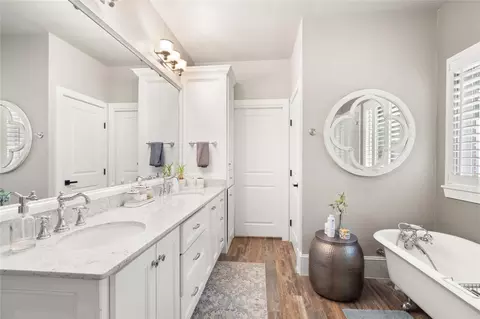 Bath - 36 Wind River Dr, Conroe, TX 77384 photo 1 of 6