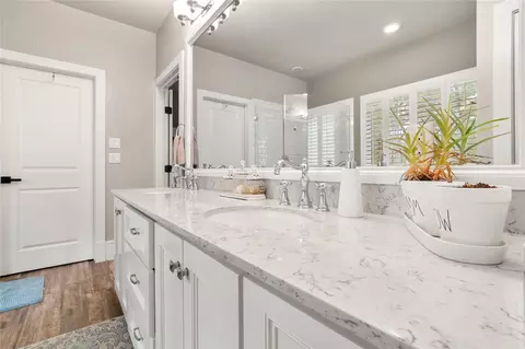 Bath - 36 Wind River Dr, Conroe, TX 77384 photo 3 of 6