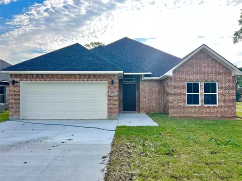 1007 S Anderson St, Angleton, TX 77515