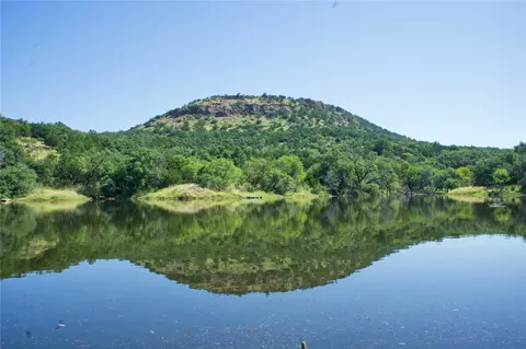 585 Hickory Spring Rd, Fredericksburg, TX 78624