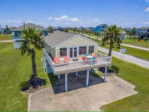 23102 Verano Dr, Galveston, TX 77554