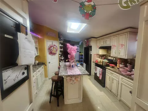 4404 34th St, Dickinson, TX 77539