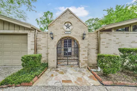 5147 Beechnut St, Houston, TX 77096