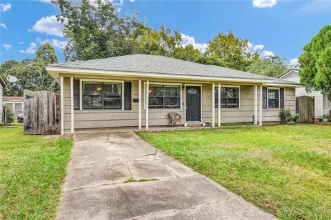 1120 Woodbine Dr, West Columbia, TX 77486