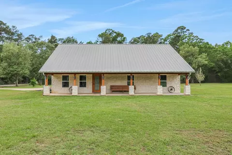 413 Barnett Ln, Livingston, TX 77351