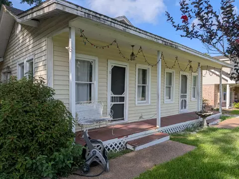 125 Meadowlawn St, Shoreacres, TX 77571