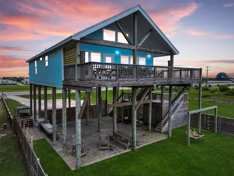 1684 12 Highway 87, Gilchrist, TX 77617