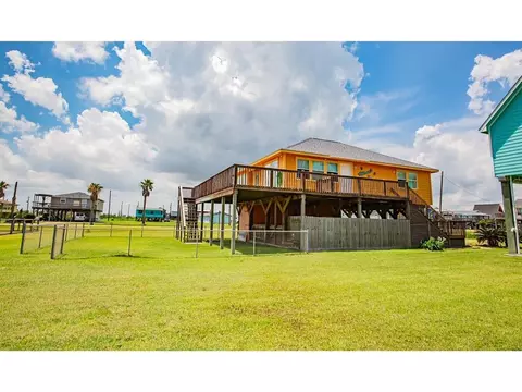 419 Thunder Rd, Surfside Beach, TX 77541