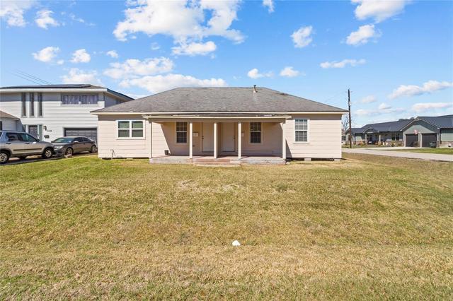 319 E B St, La Porte, TX 77571