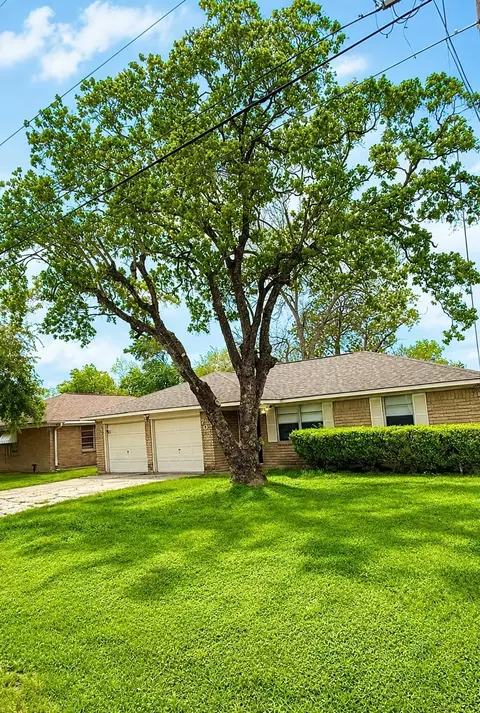 705 Evanston St, Houston, TX 77015