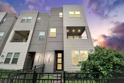 2719 Clinton Dr, Houston, TX 77020