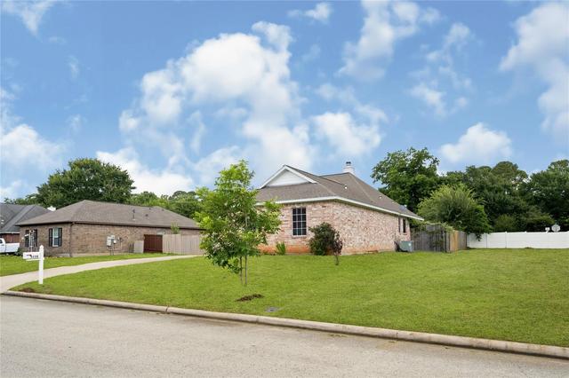 5110 Lakeshore Dr, Willis, TX 77318