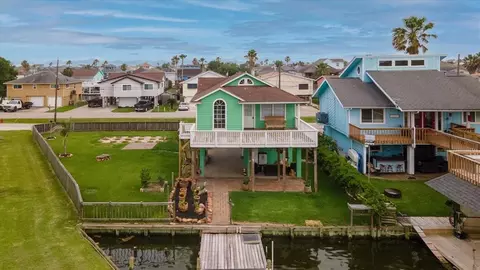 286 Ling St, Bayou Vista, TX 77563