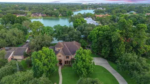 702 Piedmont St, Sugar Land, TX 77478