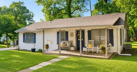211 E Yell St, Livingston, TX 77351