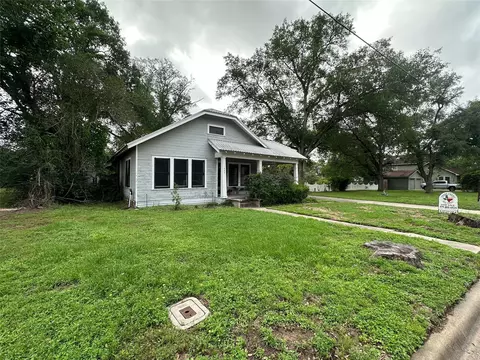 1008 Atchison St, Sealy, TX 77474