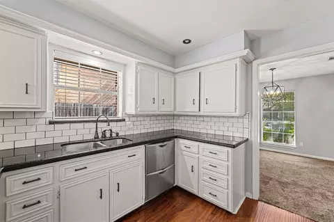 Kitchen - 514 Pine Walk Trl, Spring, TX 77388 photo 4 of 5