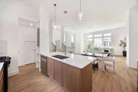 1713 Mary St, Houston, TX 77026