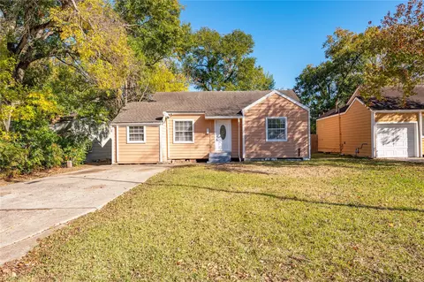 715 Center St, Pasadena, TX 77506