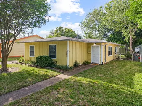 114 Pompano Ave, Galveston, TX 77550