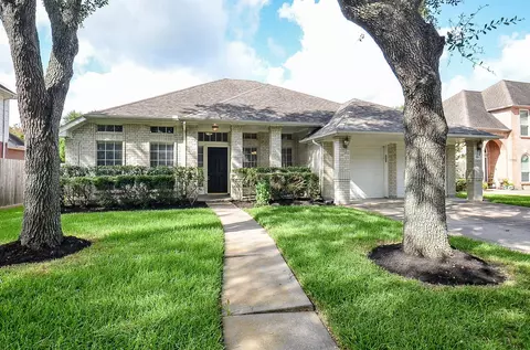 610 High Meadows Dr, Sugar Land, TX 77479