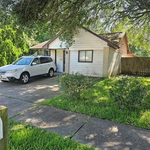 61 Crestbriar Ct, Baytown, TX 77521