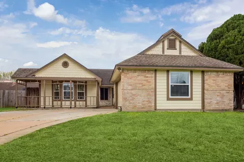 12007 Fairpoint Dr, Houston, TX 77099