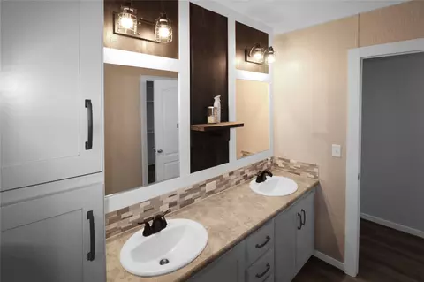 Bath - 75 Robison Rd, Coldspring, TX 77331 photo 6 of 8