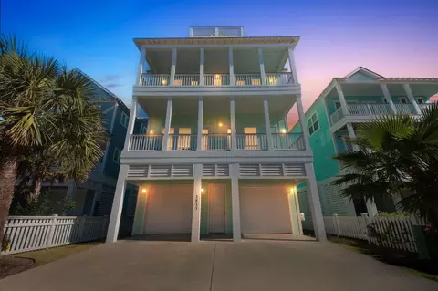 3815 Sea Breeze Ln, Galveston, TX 77554