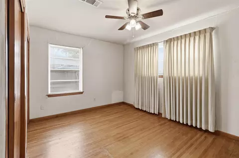 1605 Marlock Ln, Pasadena, TX 77502