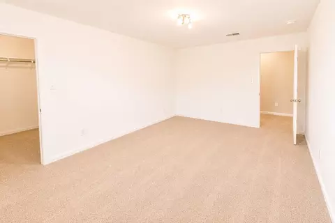 Bedroom - 9427 Ruby Mist Dr, Rosharon, TX 77583 photo 5 of 9