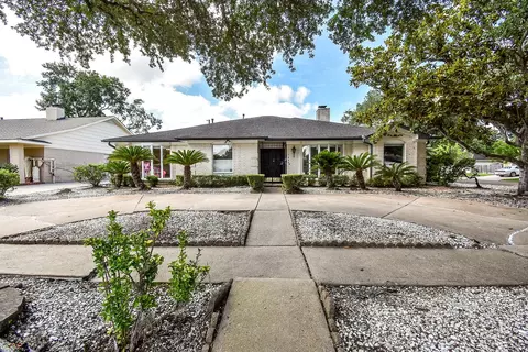 7635 Braesdale Ln, Houston, TX 77071