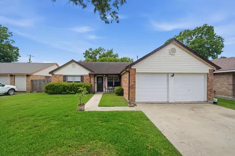 411 Forest Hills Dr, League City, TX 77573