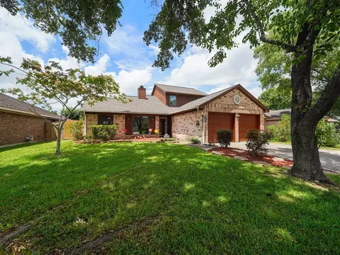 10913 Idlewood Ct, La Porte, TX 77571