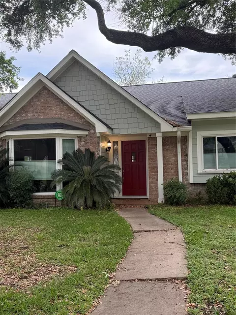 1010 Candlelight Ln, Houston, TX 77018