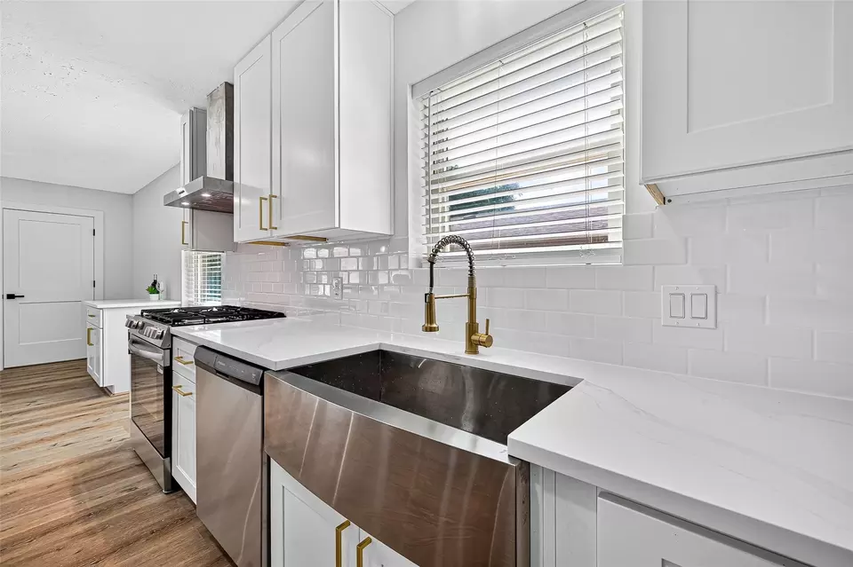 Kitchen - 1019 Park Meadow Dr, Katy, TX 77450 photo 6 of 8