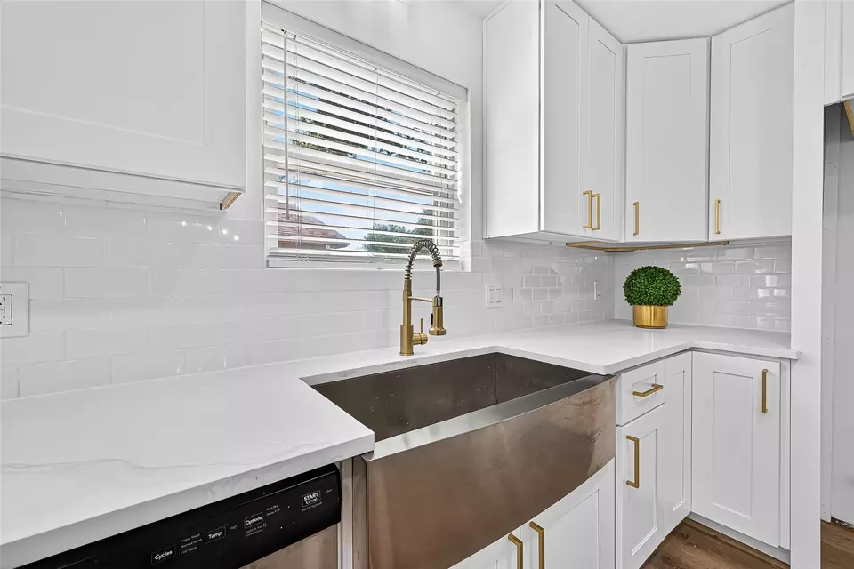 Kitchen - 1019 Park Meadow Dr, Katy, TX 77450 photo 5 of 8
