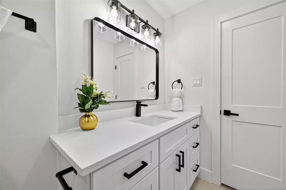 Bath - 1019 Park Meadow Dr, Katy, TX 77450 photo 2 of 5