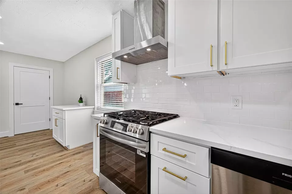 Kitchen - 1019 Park Meadow Dr, Katy, TX 77450 photo 4 of 8