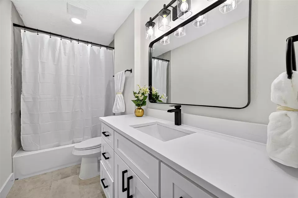 Bath - 1019 Park Meadow Dr, Katy, TX 77450 photo 1 of 5