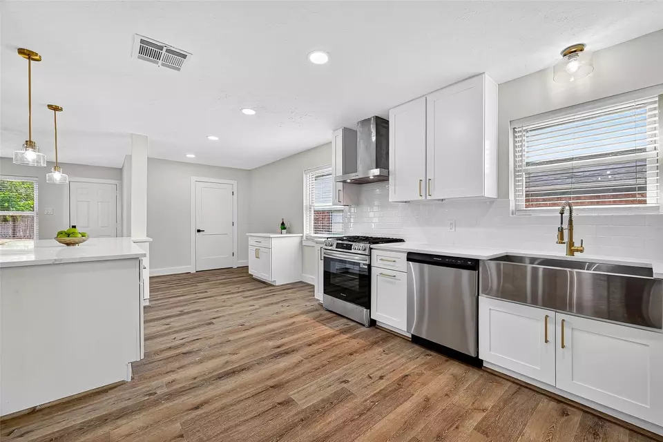 Kitchen - 1019 Park Meadow Dr, Katy, TX 77450 photo 8 of 8