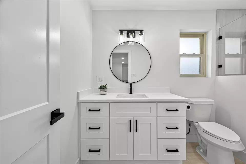Bath - 1019 Park Meadow Dr, Katy, TX 77450 photo 3 of 5