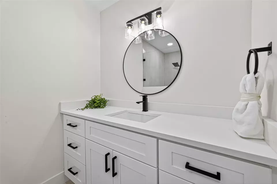 Bath - 1019 Park Meadow Dr, Katy, TX 77450 photo 5 of 5
