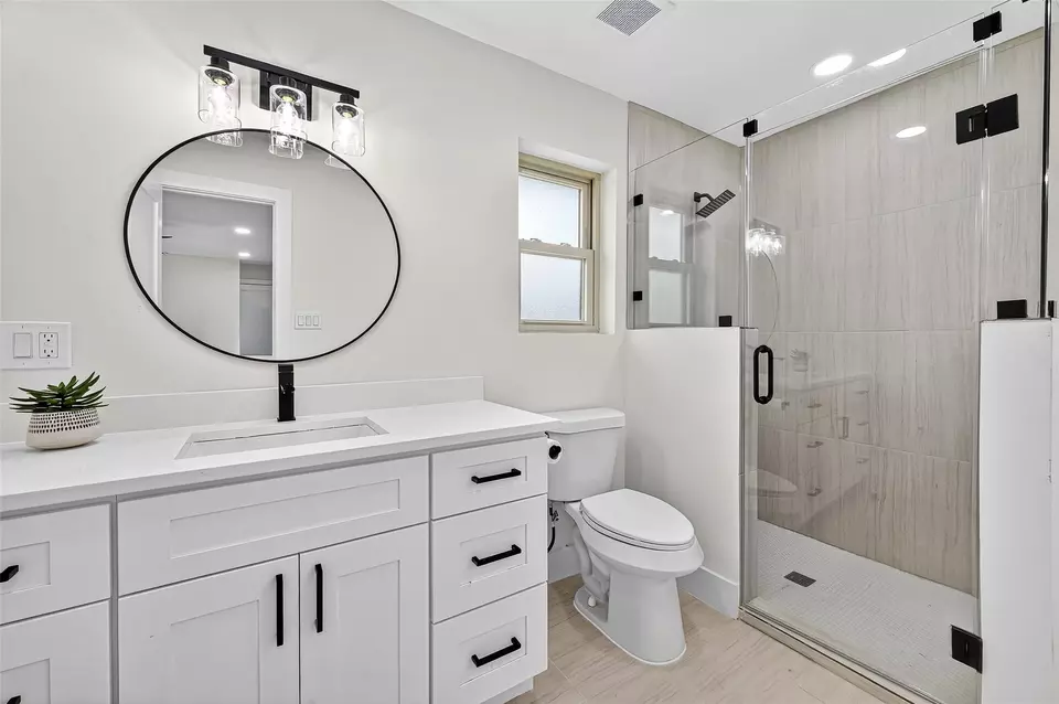 Bath - 1019 Park Meadow Dr, Katy, TX 77450 photo 4 of 5