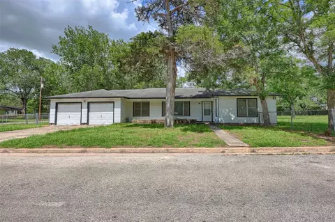 401 S Market St, Hallettsville, TX 77964