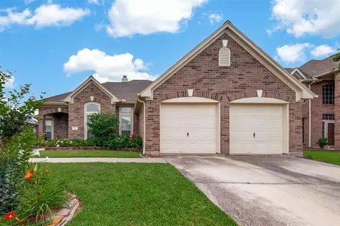 1707 Country Club Cove Dr, Baytown, TX 77521