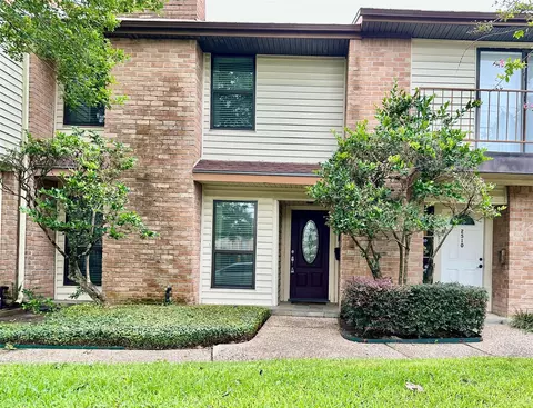 2512 Bering Dr, Houston, TX 77057